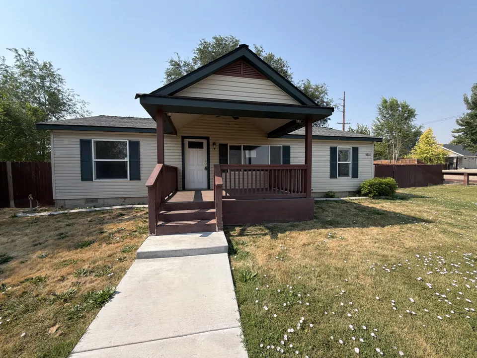 HUD Home — 4228 S Happy Valley Rd, Nampa, ID 83686