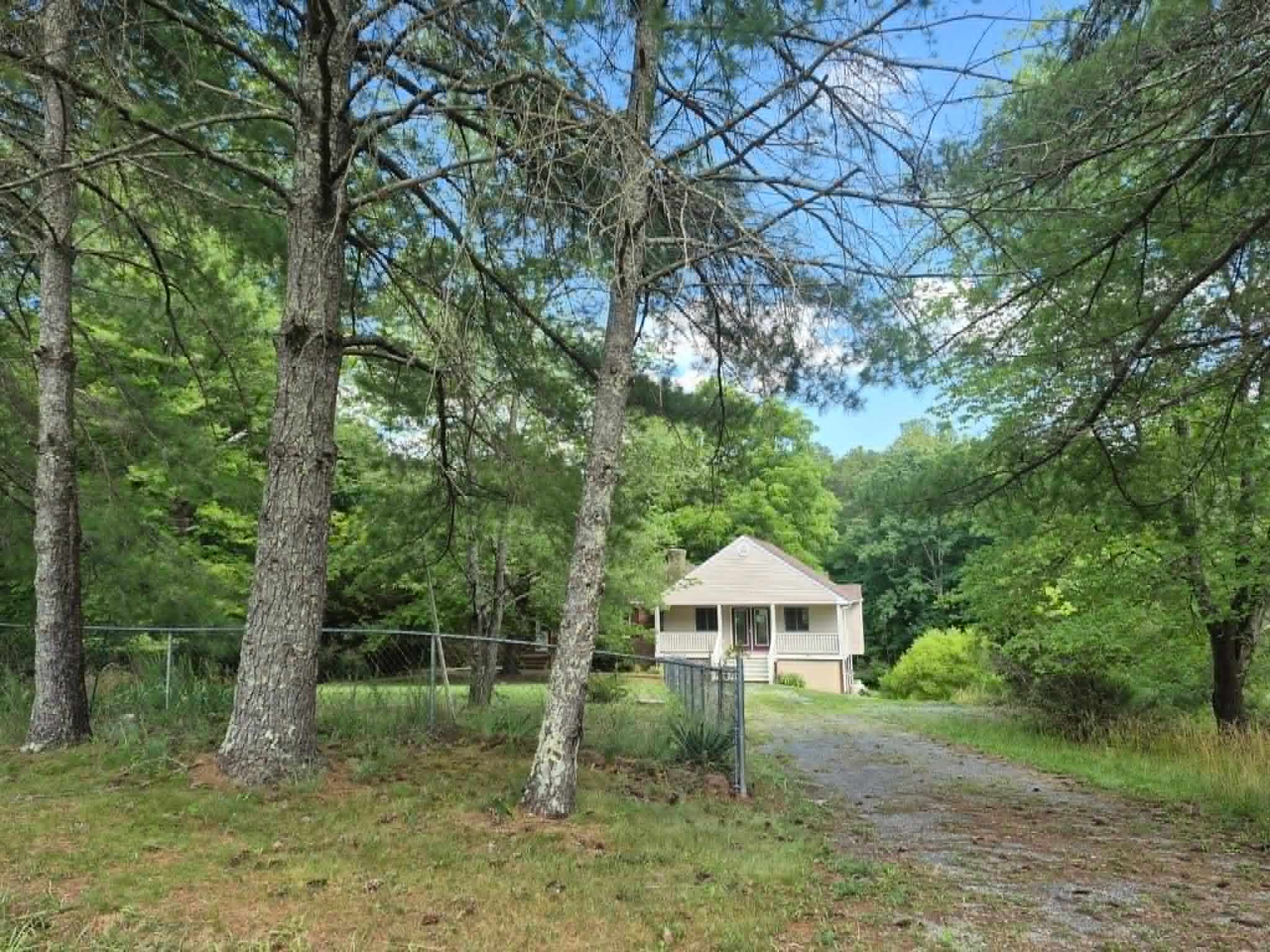 HUD Home β 1243 Thornbird Pl, Huddleston, VA 24104