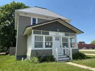 HUD Home β 803 6th St, Grundy Center, IA 50638