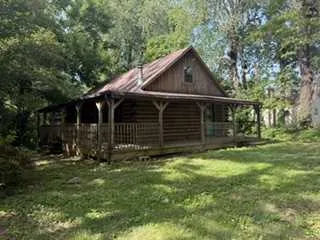 HUD Home — 107 E Locust Grove Rd, Utica, KY 42376