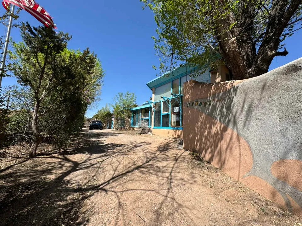 HUD Home β 2313 W Alameda St, Santa Fe, NM 87507