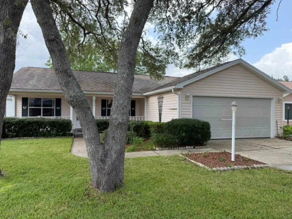 HUD Home β 208 Aragon Ln, Lady Lake, FL 32159