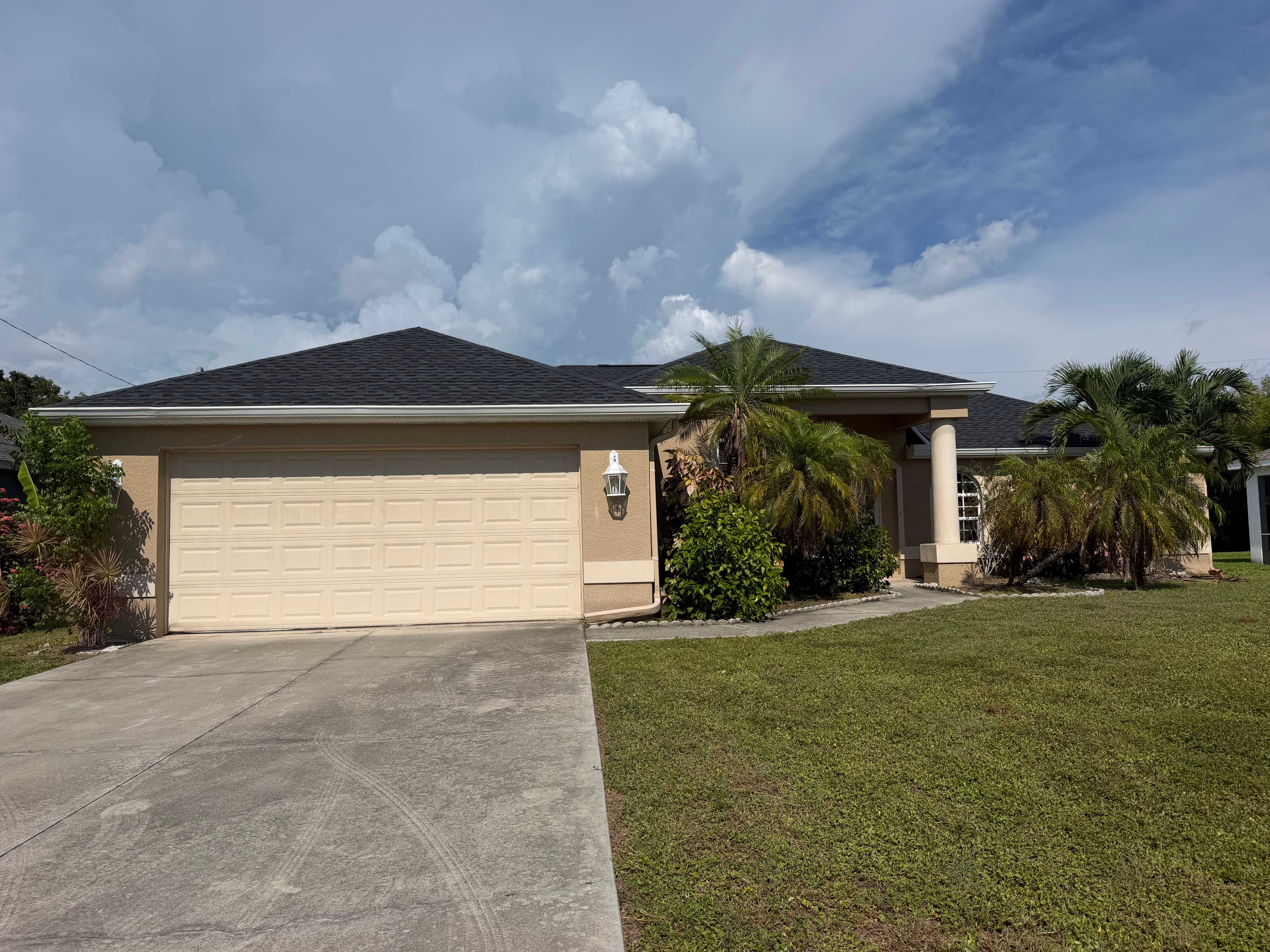 HUD Home — 2017 Sw 20th Ave, Cape Coral, FL 33991
