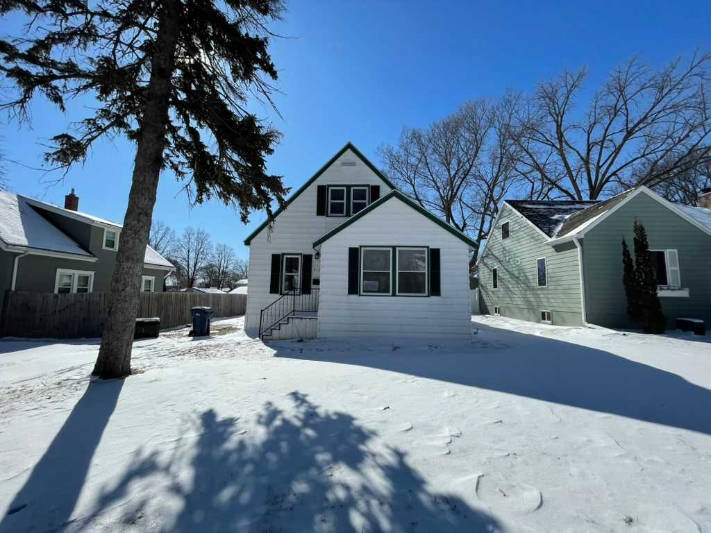 HUD Home β 911 W Cavour Ave, Fergus Falls, MN 56537