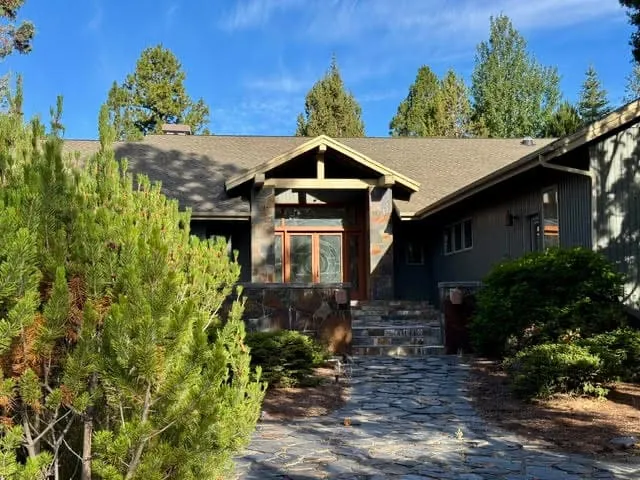 HUD Home — 17084 Lady Caroline Dr, Sisters, OR 97759