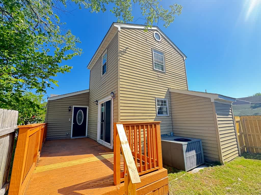 HUD Home — 1800 Portlock Rd, Chesapeake, VA 23324 - photo 2