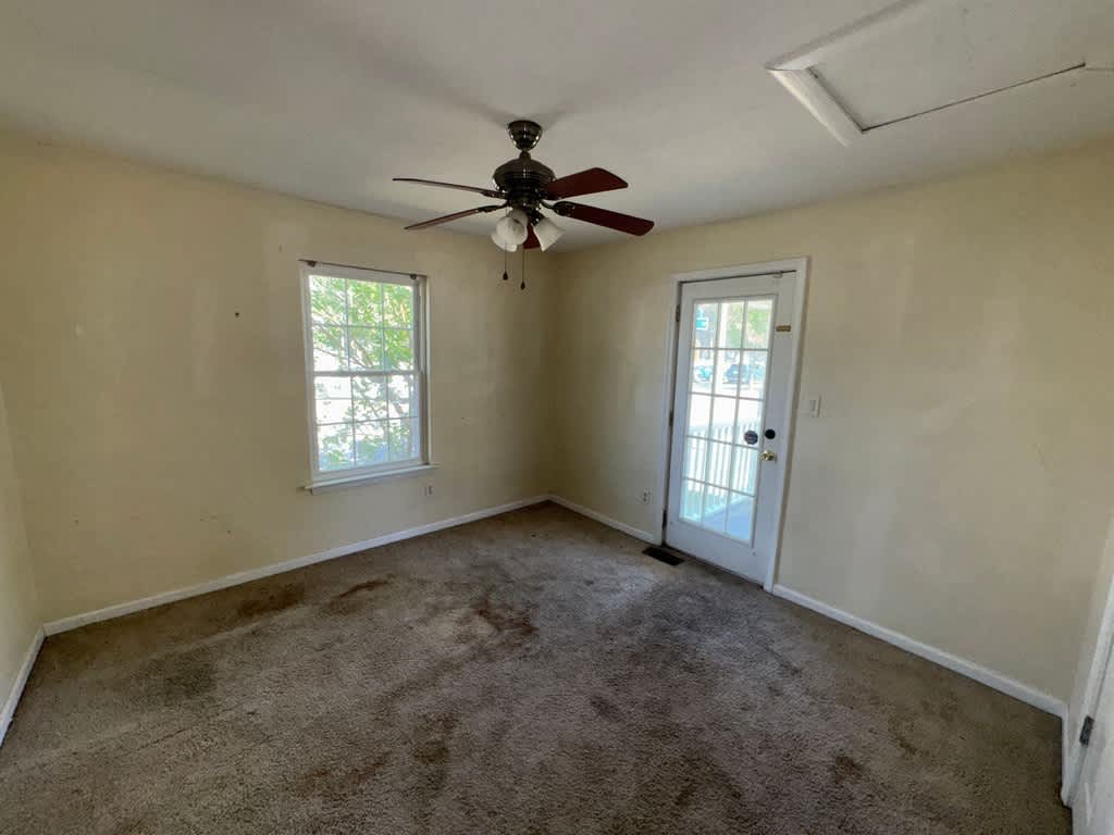 HUD Home — 1800 Portlock Rd, Chesapeake, VA 23324 - photo 3