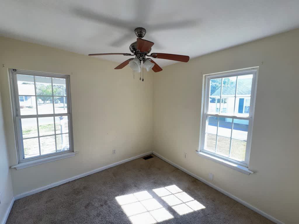 HUD Home — 1800 Portlock Rd, Chesapeake, VA 23324 - photo 5