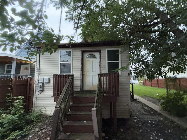 HUD Home — 6610 S Oakley Ave, Chicago, IL 60636 - photo 3