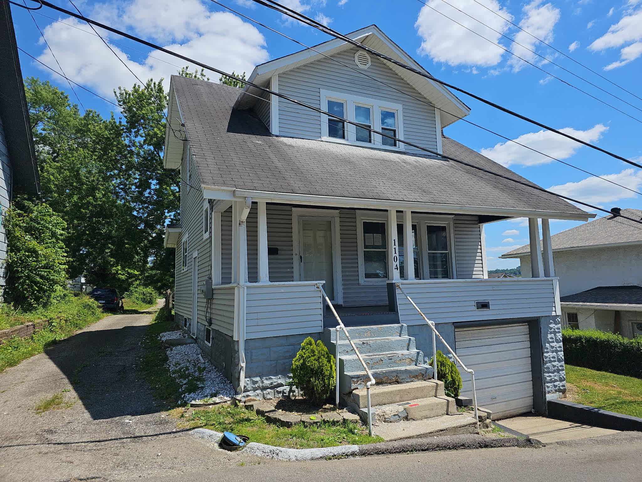 HUD Home — 1104 Hunt Ave, Charleston, WV 25302 - photo 1