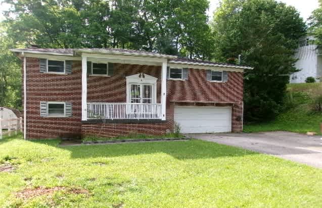 HUD Home — 1105 Pinewood Dr, Beckley, WV 25801 - photo 1