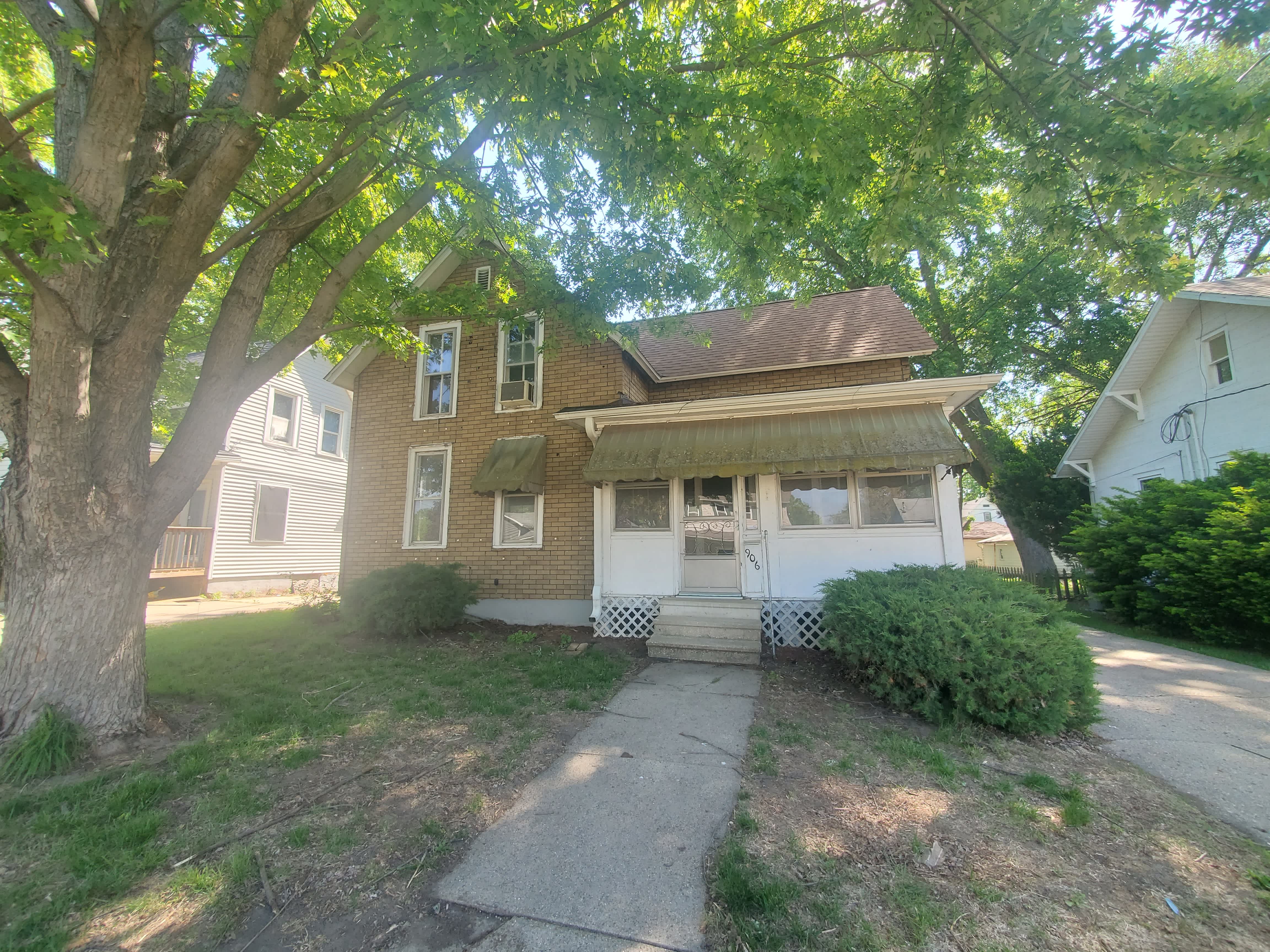 HUD Home — 906 3rd Ave, Sterling, IL 61081 — photo 1
