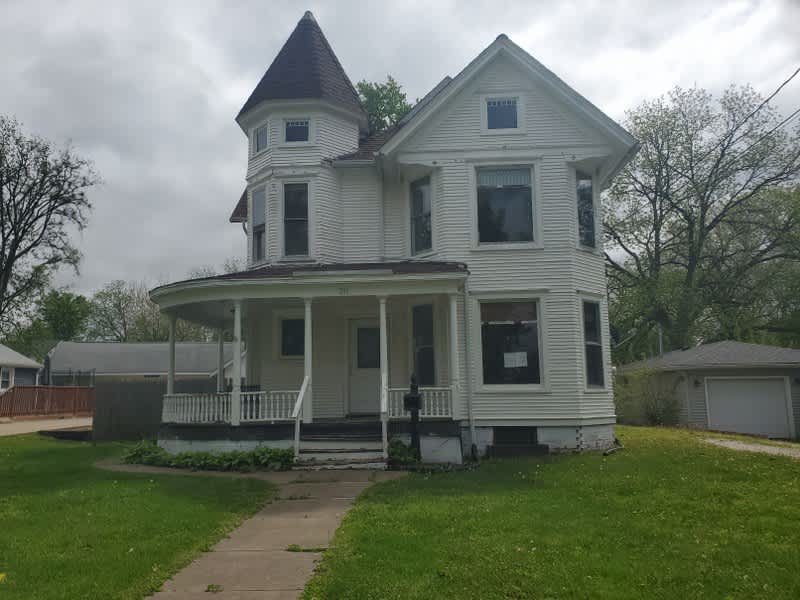 HUD Home — 211 S West St, Cambridge, IL 61238 — photo 1