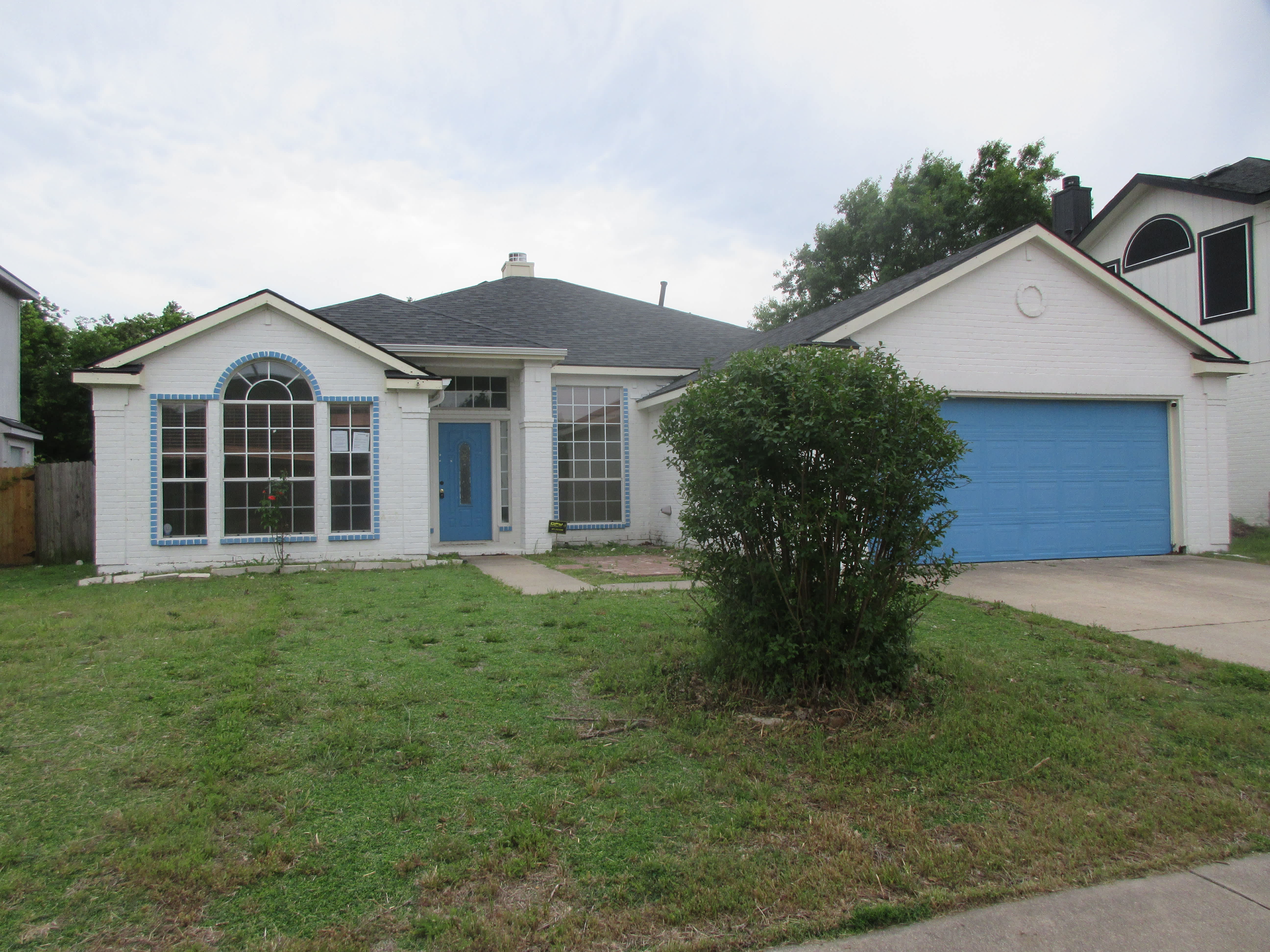 HUD Home — 214 Westbrook Dr, Arlington, TX 76002 — photo 1