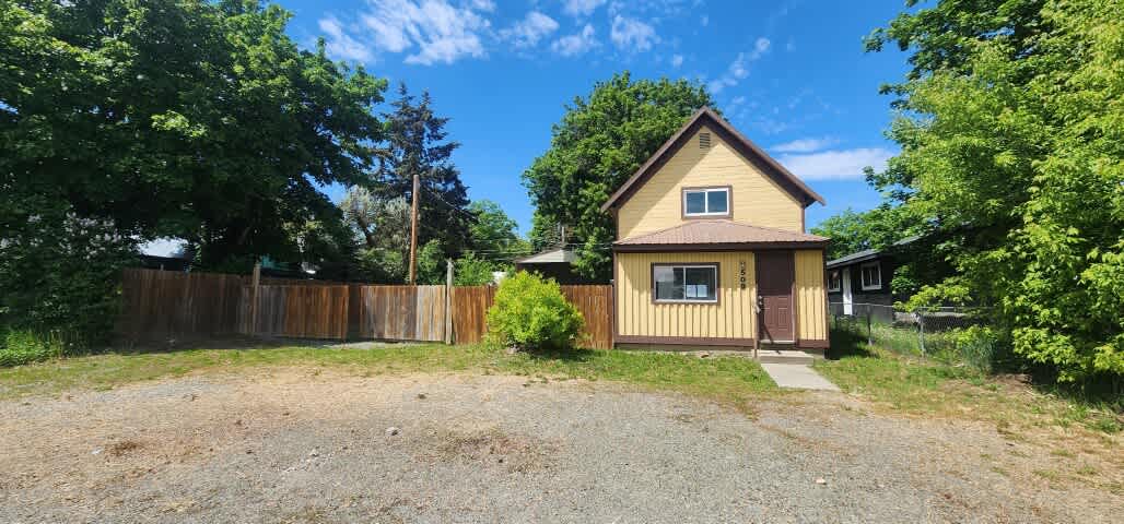 HUD Home — 509 S Newport Ave, Newport, WA 99156 — photo 1