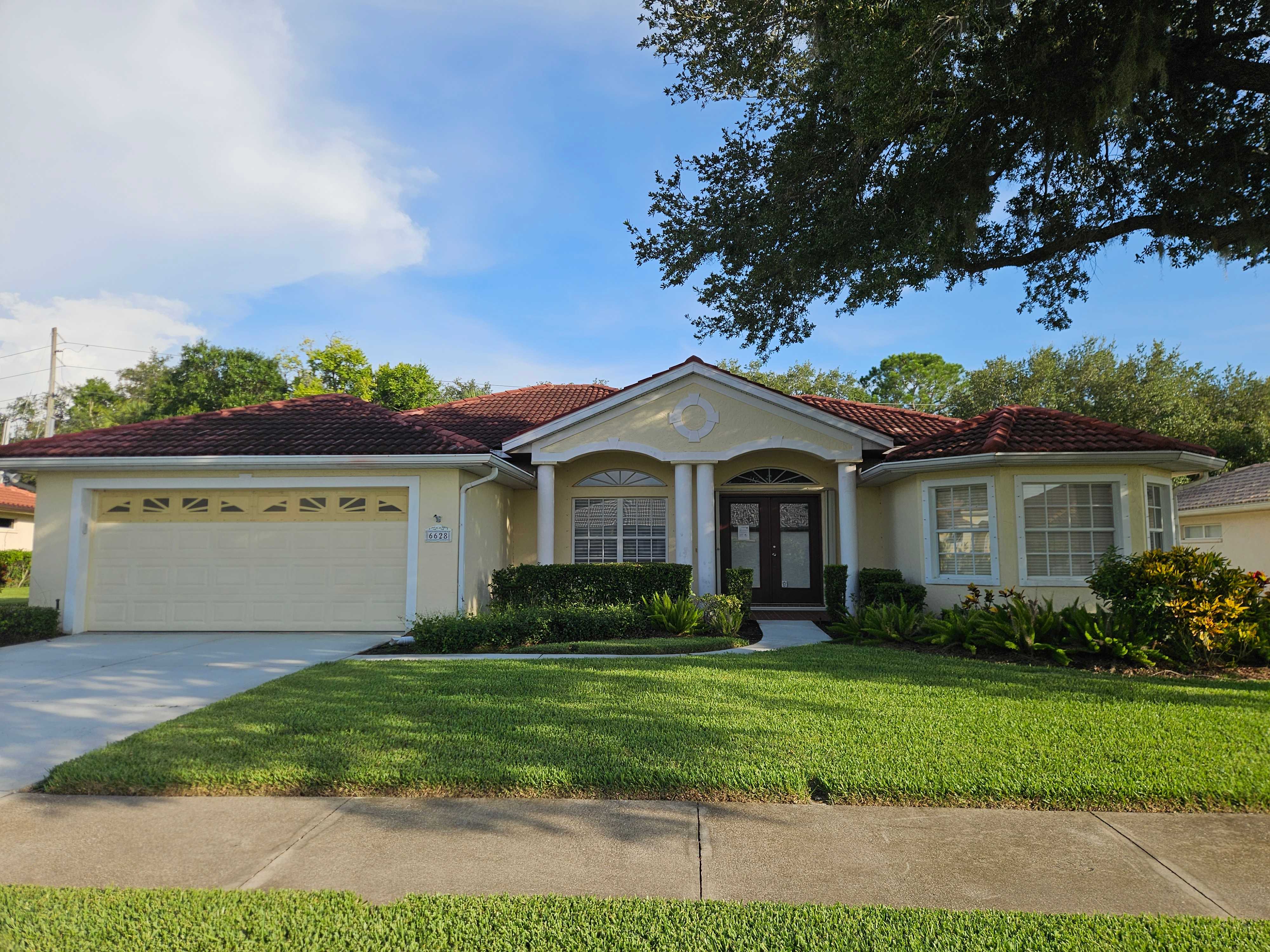 HUD Home — 6628 Deering Cir, Sarasota, FL 34240 - photo 1