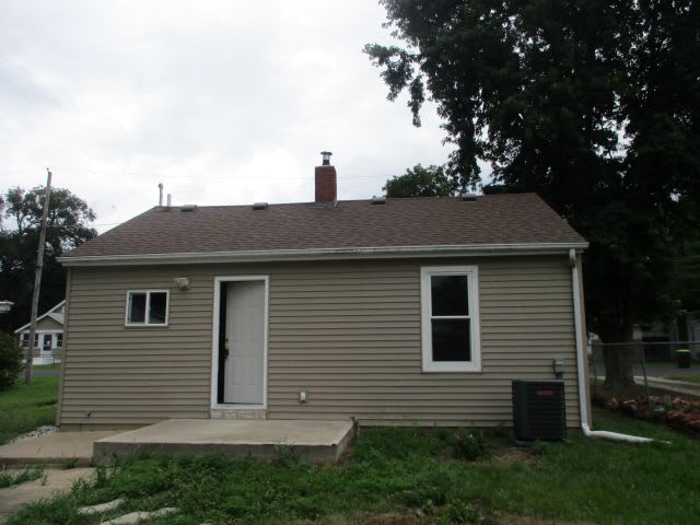 HUD Home — 3128 W Humboldt St, Peoria, IL 61605 - photo 2