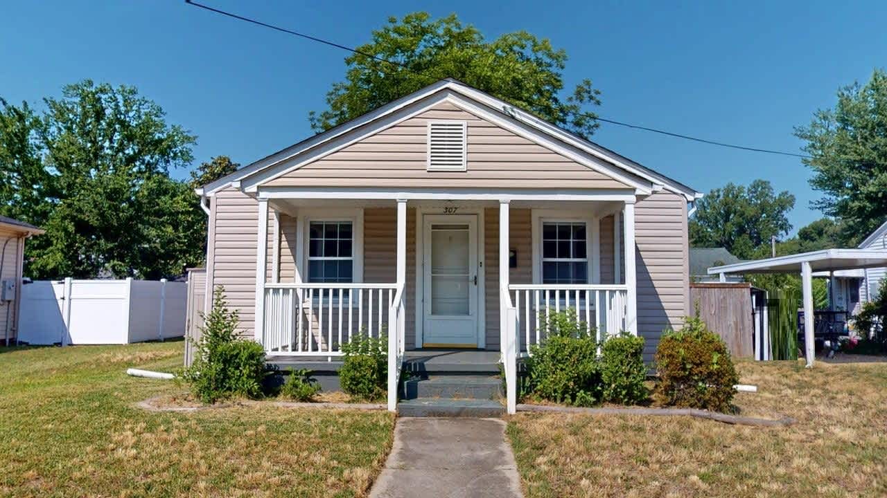 HUD Home — 307 Elizabeth St, Suffolk, VA 23434 - photo 1