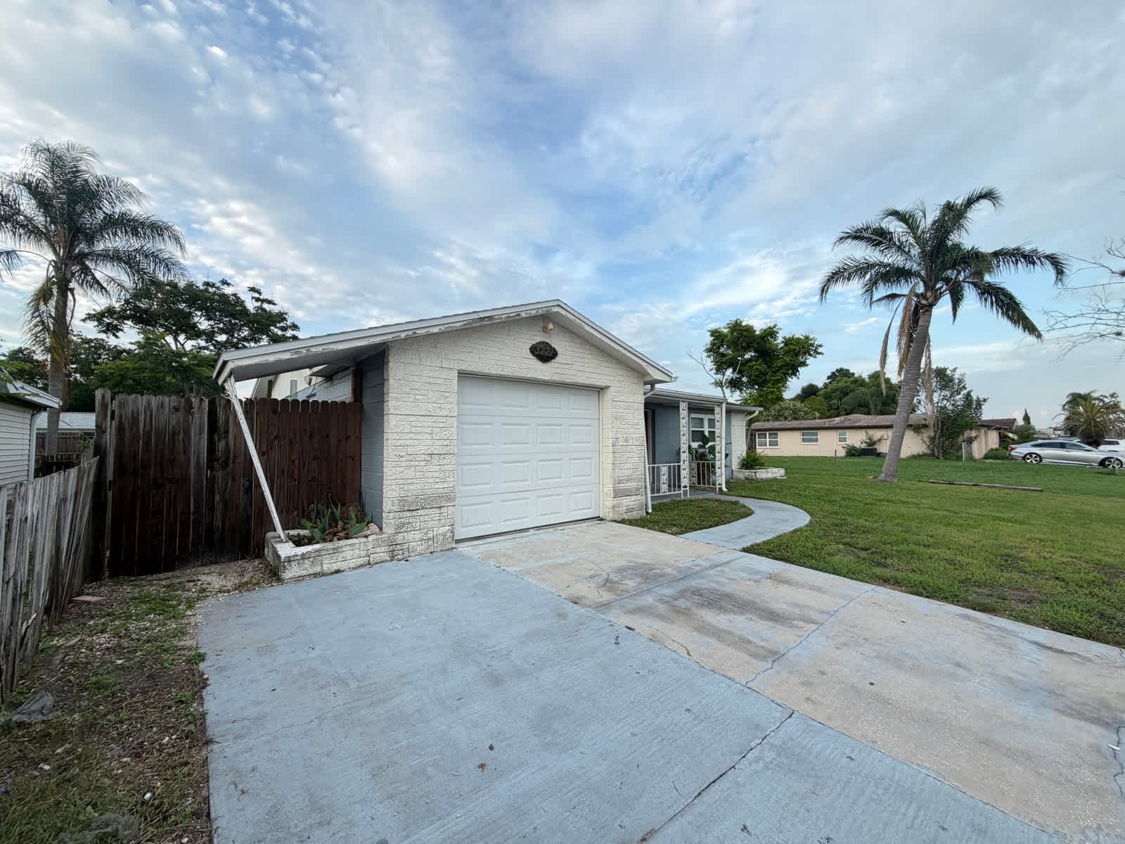 HUD Home — 3221 Roxbury Dr, Holiday, FL 34691 - photo 3