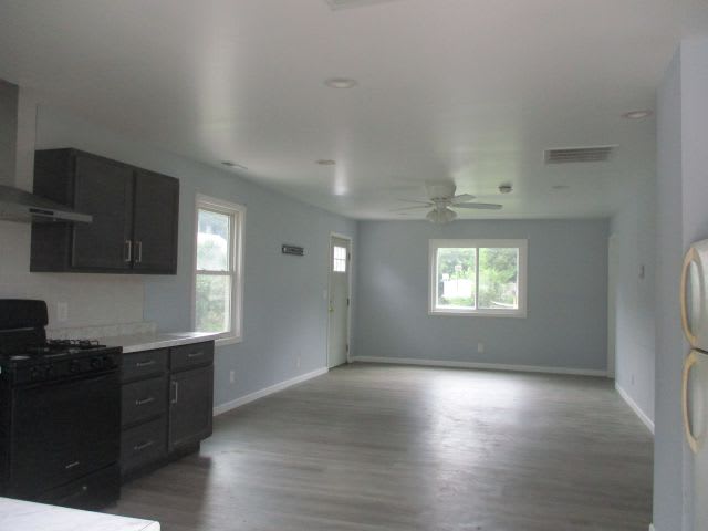 HUD Home — 3128 W Humboldt St, Peoria, IL 61605 - photo 3