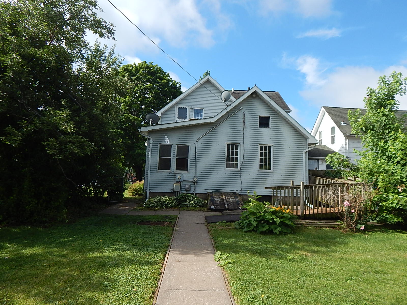 HUD Home — 628 W 14th St, Davenport, IA 52803 - photo 3