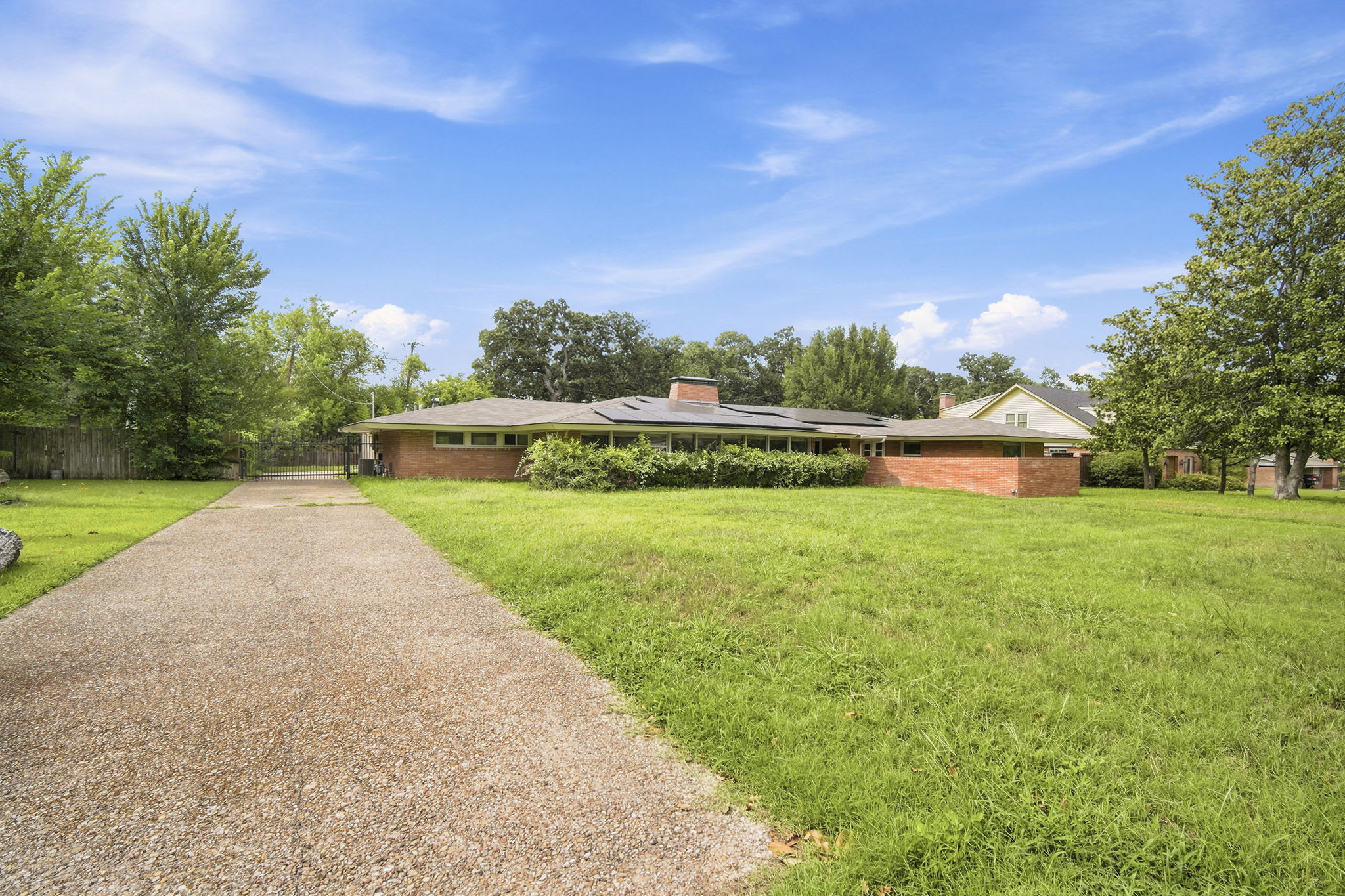 HUD Home — 1444 Oaklawn Dr, Corsicana, TX 75110 - photo 1