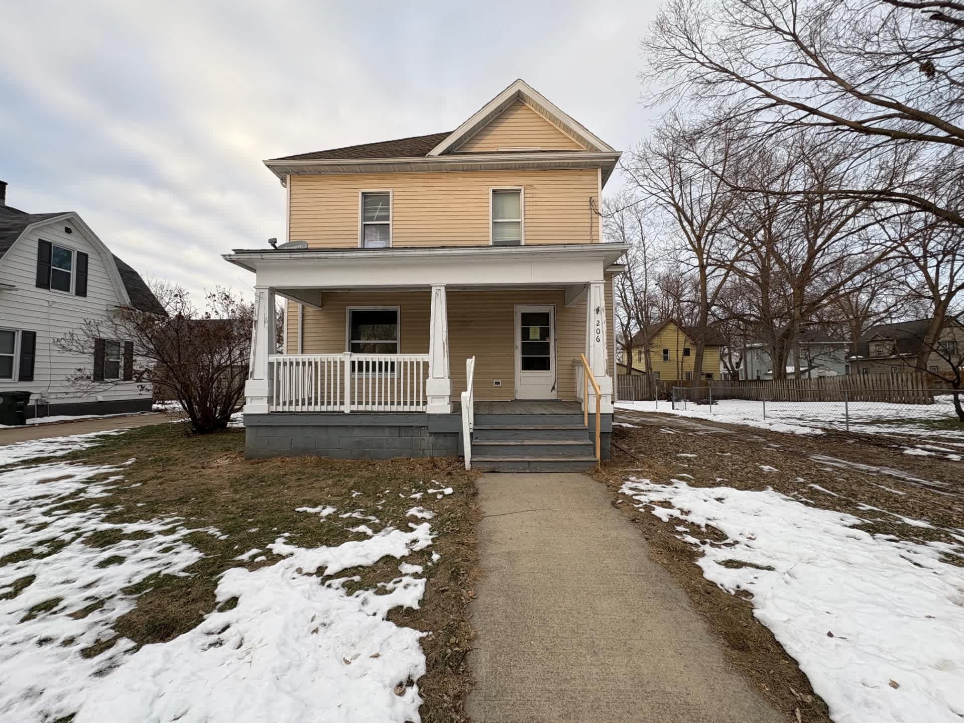 HUD Home — 206 Reber Ave, Waterloo, IA 50701 - photo 1