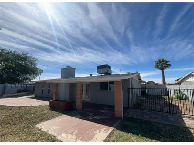 HUD Home — 3656 W Windrose Dr, Phoenix, AZ 85029 - photo 2