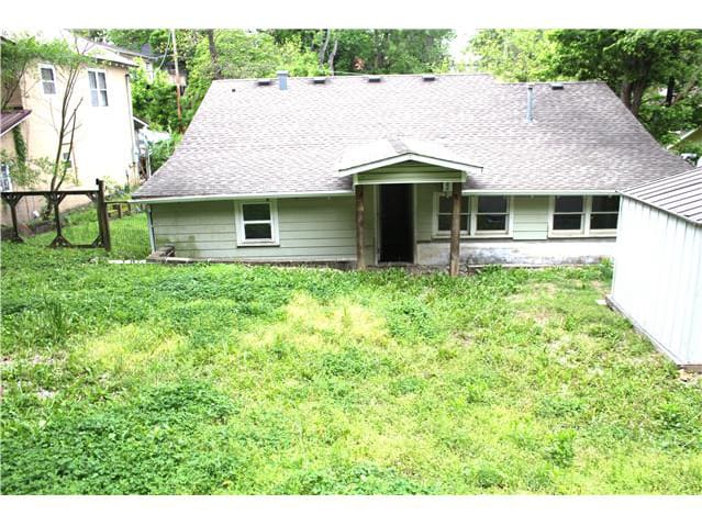 HUD Home — 423 S Lincoln St, Neosho, MO 64850 - photo 2