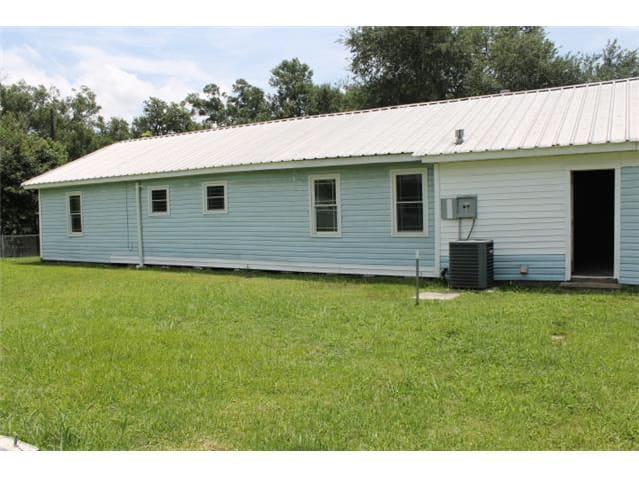 HUD Home — 2714 Dowling St, West Orange, TX 77630 - photo 2