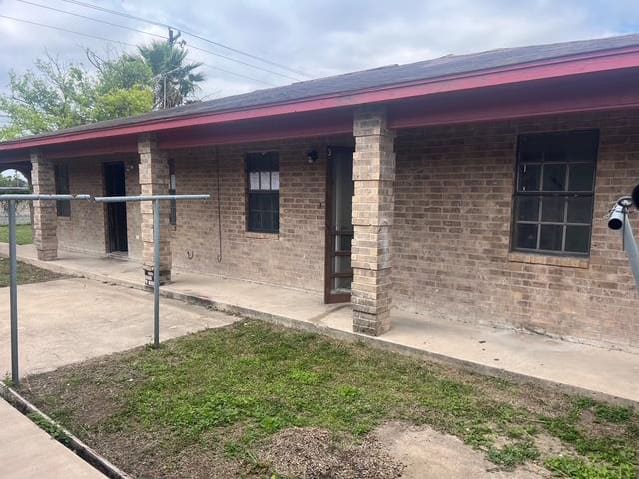 HUD Home — 901-903 W 24th St, Mission, TX 78574 - photo 2