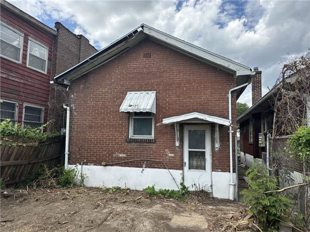 HUD Home — 4552 Arlington Ave, St. Louis, MO 63120 - photo 2