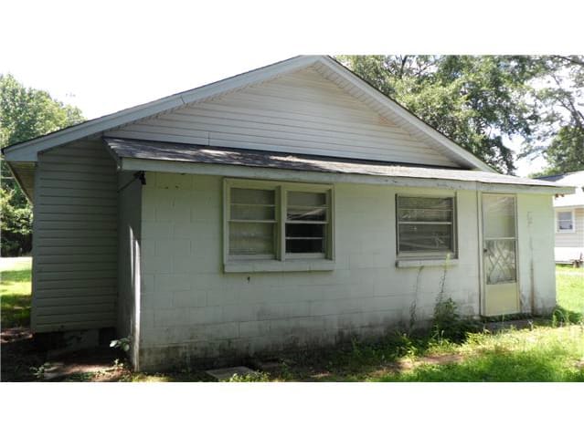 HUD Home — 422 Mimosa St, Gadsden, AL 35903 - photo 2