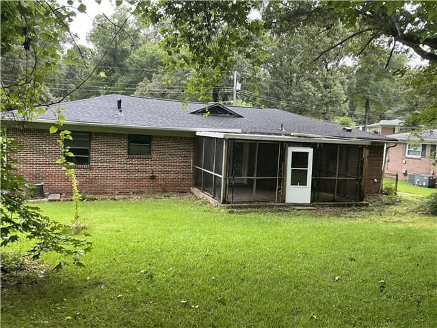 HUD Home — 321 18th Ct NW, Birmingham, AL 35215 - photo 2