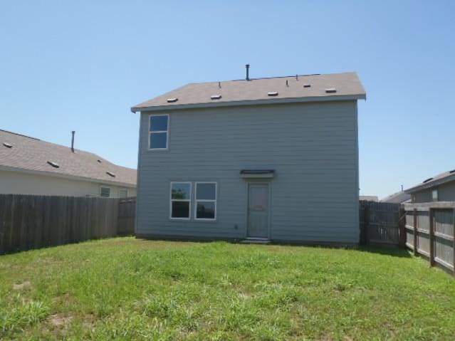 HUD Home — 5842 Coahulia Ridge, Seguin, TX 78155 - photo 2