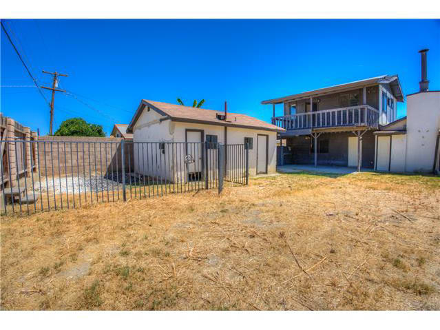 HUD Home — 113 Polk St, Taft, CA 93268 - photo 2