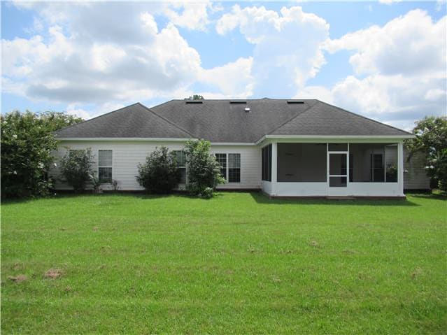 HUD Home — 4004 Emerson Way, Valdosta, GA 31605 - photo 2