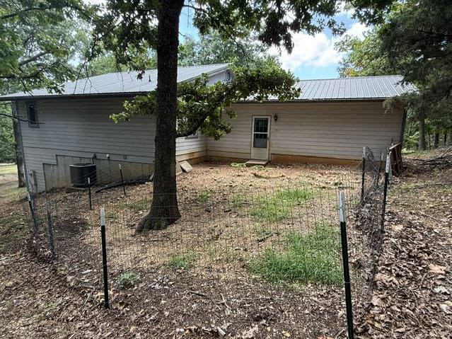 HUD Home — 200 Wagonwheel Dr, Camdenton, MO 65020 - photo 2