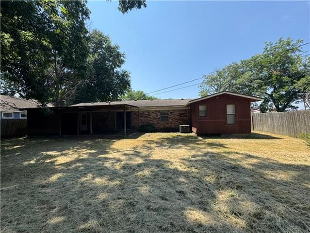 HUD Home — 212 S Wheeler Ave, Sallisaw, OK 74955 - photo 2