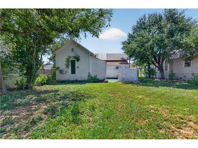 HUD Home — 619 Willow, San Antonio, TX 78202 - photo 2