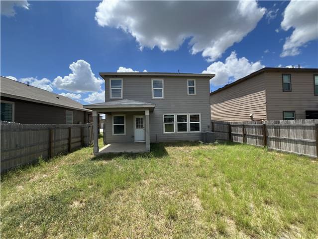 HUD Home — 4676 Via Sonoma Trl, Converse, TX 78109 - photo 2