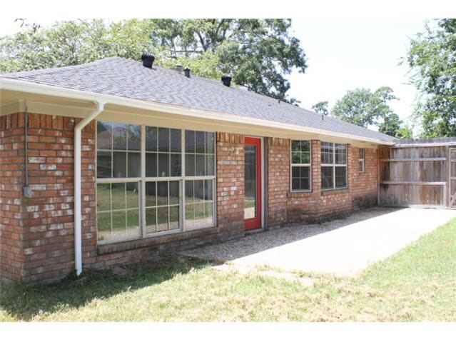 HUD Home — 6730 Greenwood Dr, Beaumont, TX 77706 - photo 2
