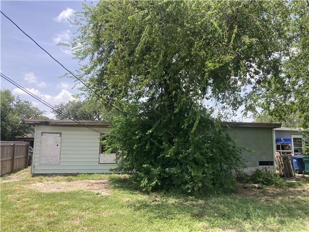 HUD Home — 4818 Franklin Dr, Corpus Christi, TX 78415 - photo 2