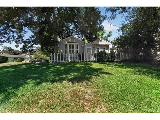 HUD Home — 2201 E Glenoaks Blvd, Glendale, CA 91206 - photo 2