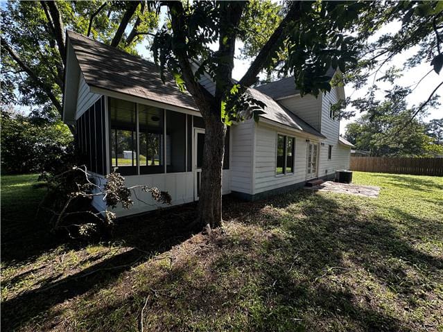 HUD Home — 604 Sherwood Dr, Nashville, GA 31639 - photo 2
