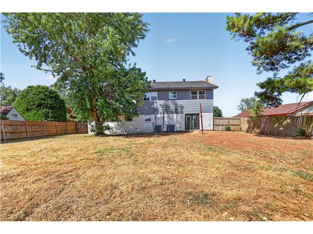 HUD Home — 904 Ne 4th St, Moore, OK 73160 - photo 2
