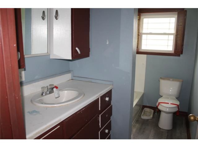 HUD Home — 2714 Dowling St, West Orange, TX 77630 - photo 3