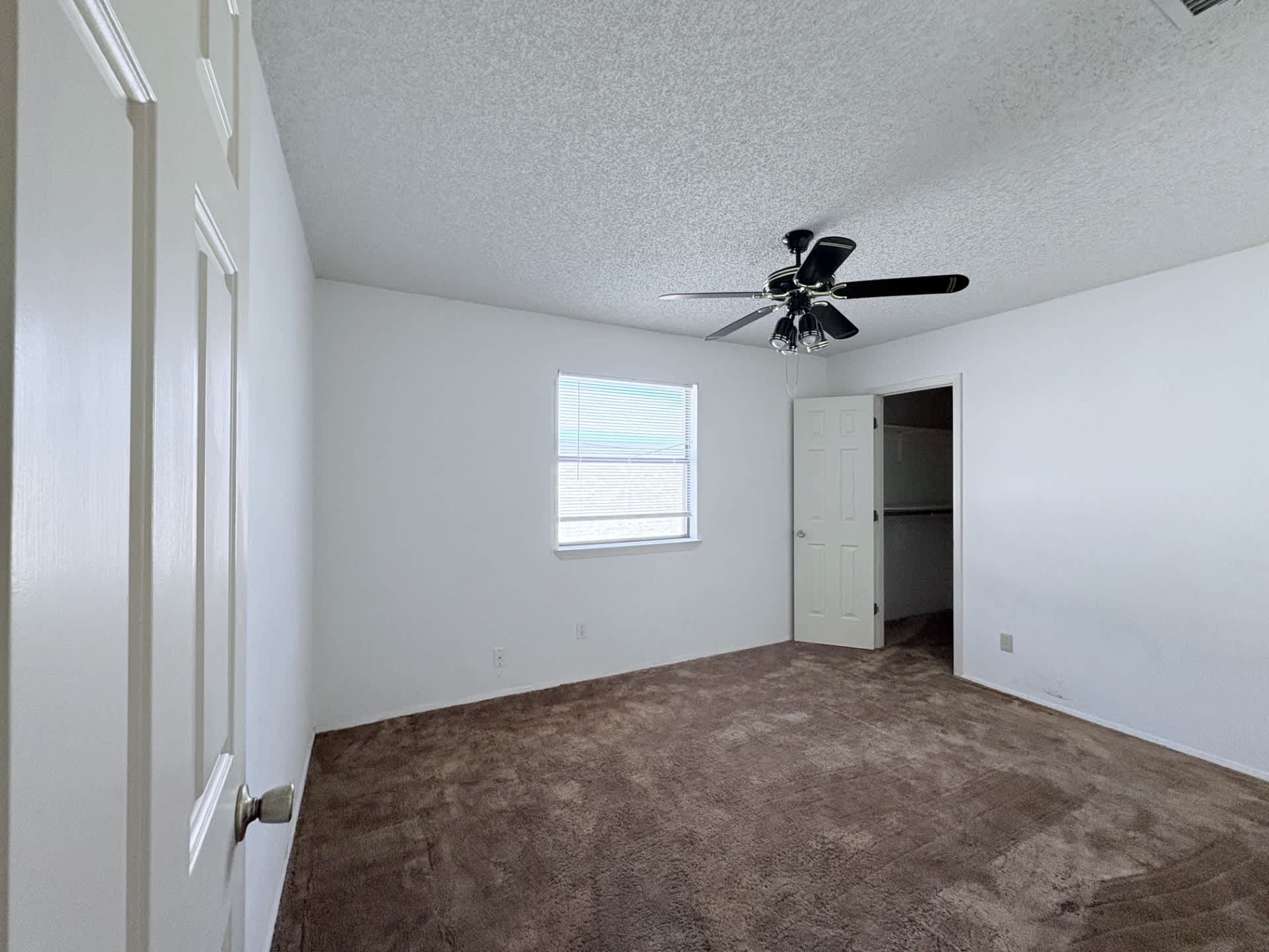 HUD Home — 1401 W Caprock St, Hobbs, NM 88240 - photo 3
