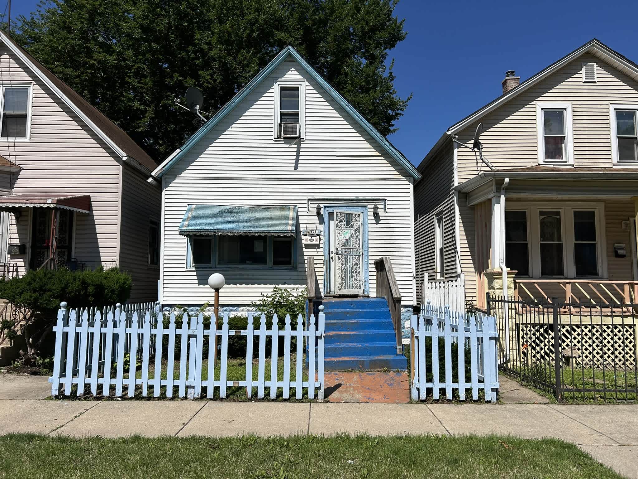 HUD Home — 11568 S Lafayette Ave, Chicago, IL 60628 - photo 1
