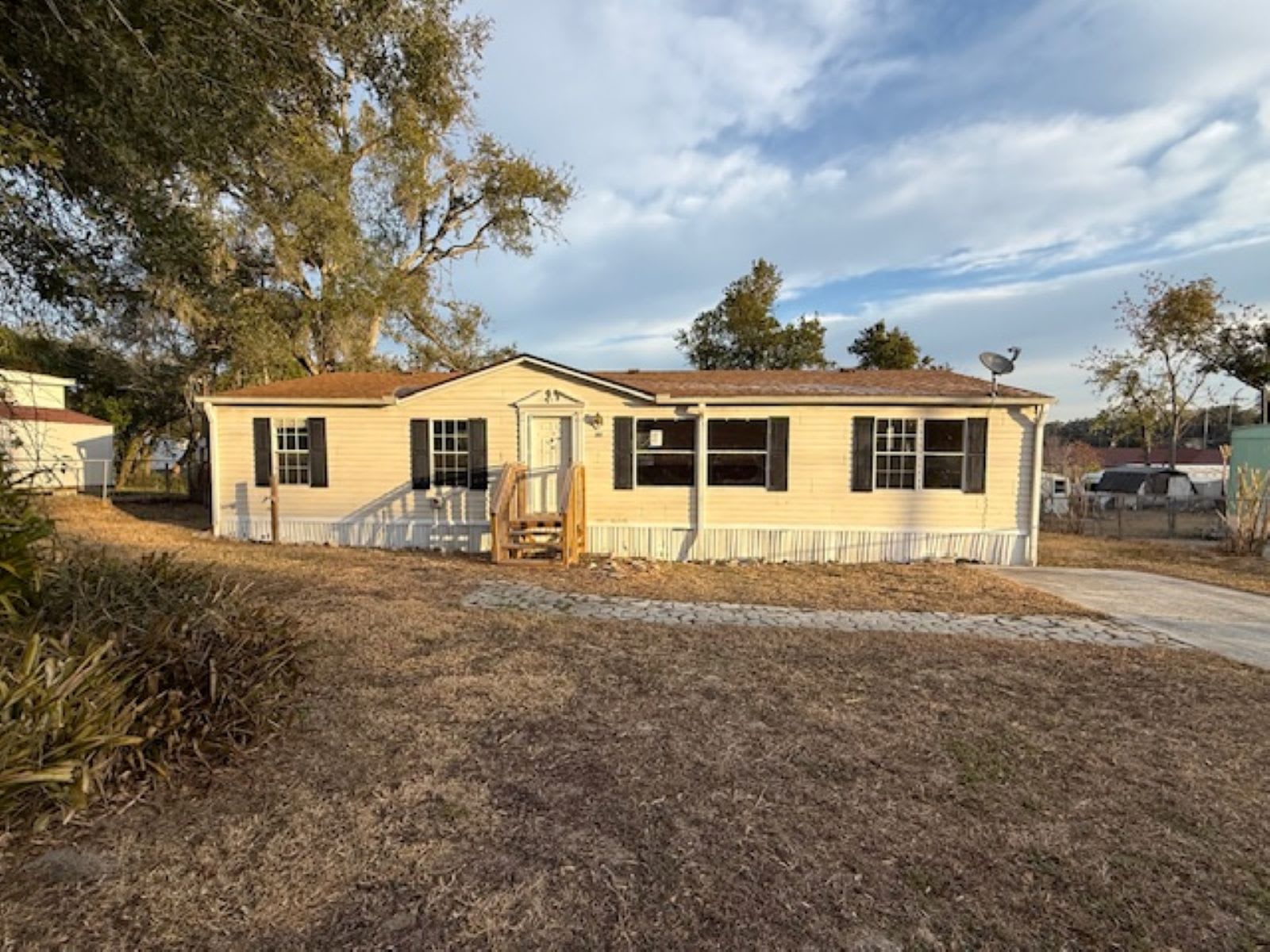 HUD Home — 217 Longview Ave, Lady Lake, FL 32159 — photo 1